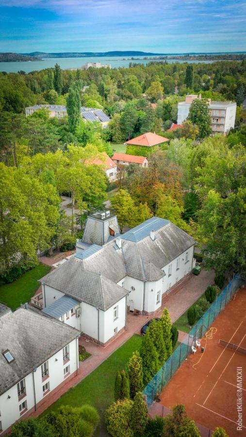 Fonix Hotel Балатонфёльдвар Экстерьер фото