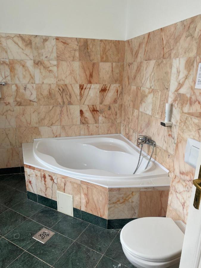 Fonix Hotel Балатонфёльдвар Экстерьер фото