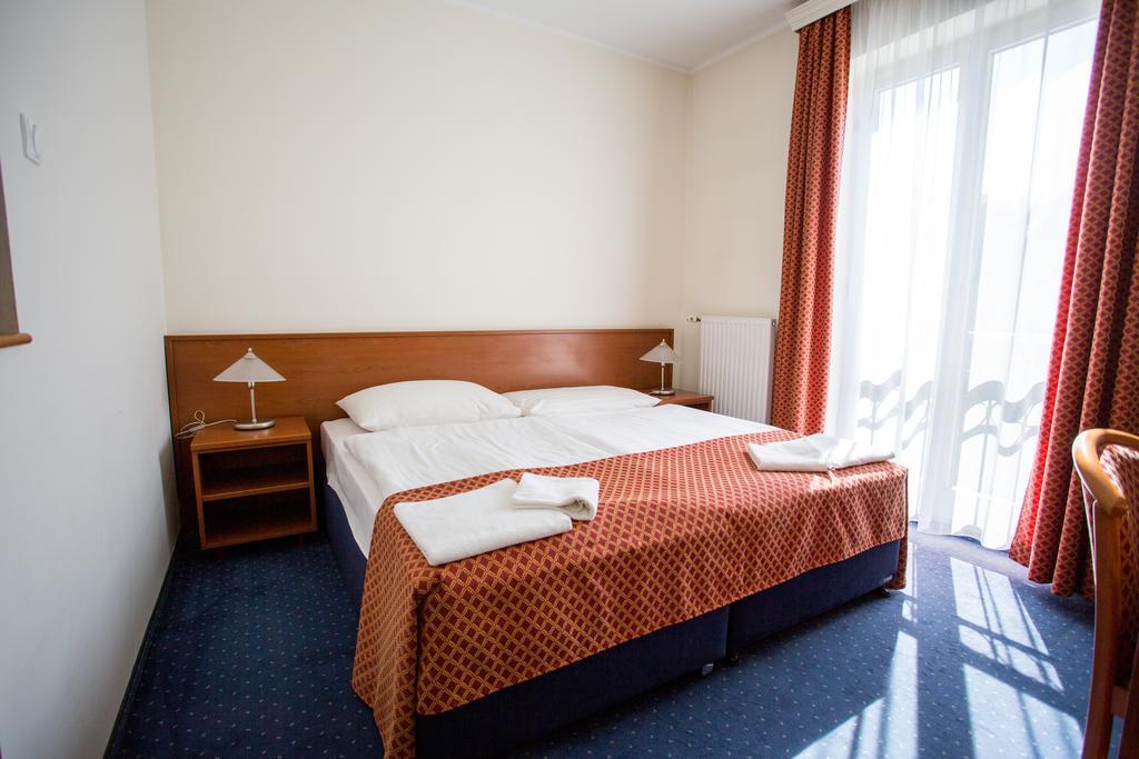 Fonix Hotel Балатонфёльдвар Экстерьер фото