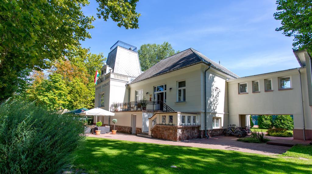 Fonix Hotel Балатонфёльдвар Экстерьер фото